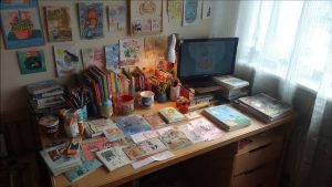 Home ruang kerja anak anak dengan tema mengekspresikan karya